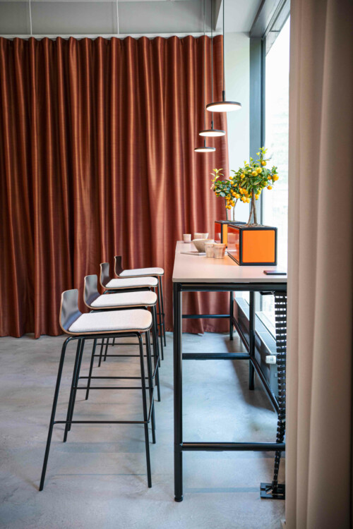 Fiore Barhocker by Dauphin